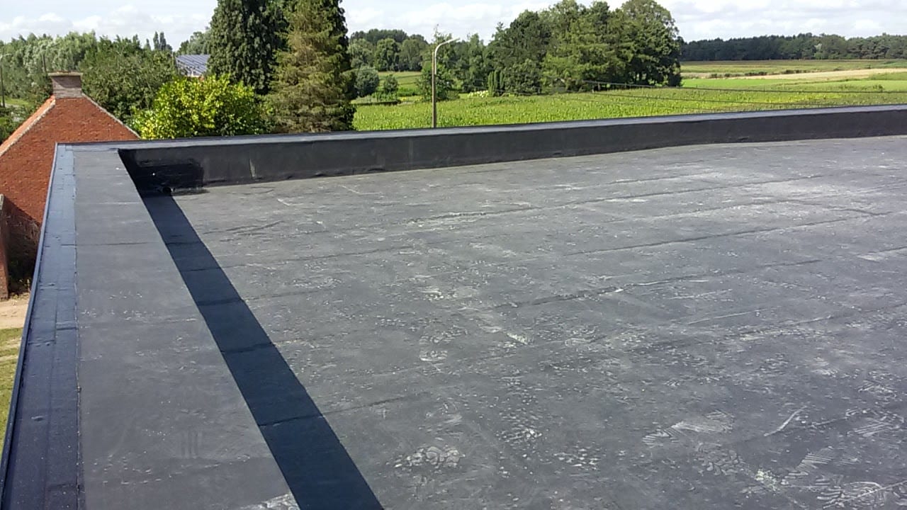 weg te verspillen schoorsteen Afleiding EPDM dakrubber plat dak | Dakwerken Ferket Sint-Niklaas Stekene